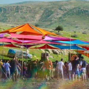 השכרת רשתות הצללה צבעוניות לאירועים ומסיבות טבע - פניקס אירועים